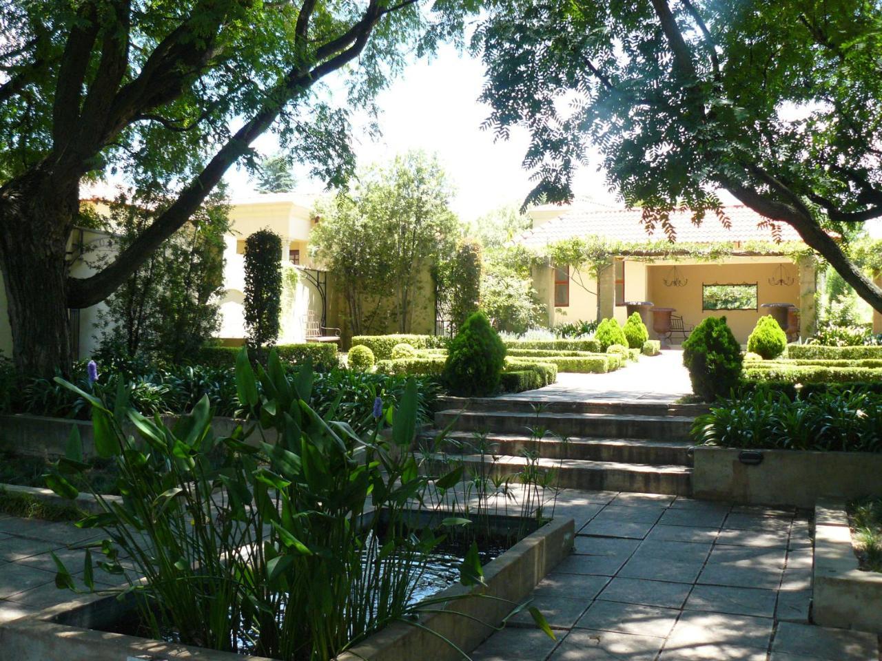 Moon&Sixpence Garden Guest House Muldersdrift Buitenkant foto