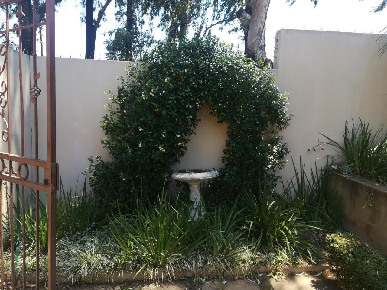 Moon&Sixpence Garden Guest House Muldersdrift Buitenkant foto