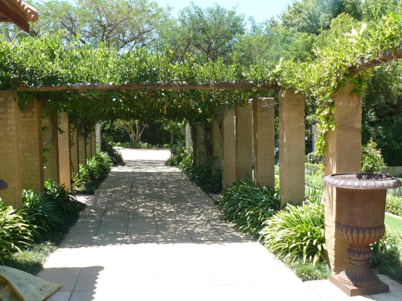 Moon&Sixpence Garden Guest House Muldersdrift Buitenkant foto